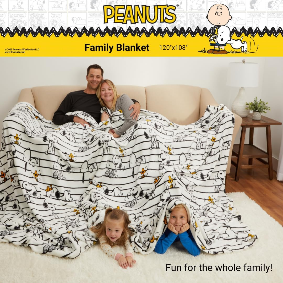 Franco Peanuts Snoopy Bedding Super Cozy Oversized Family Size Blanket, 120 in X 108 In, (Officially Licensed Product) Collectibles image number 2