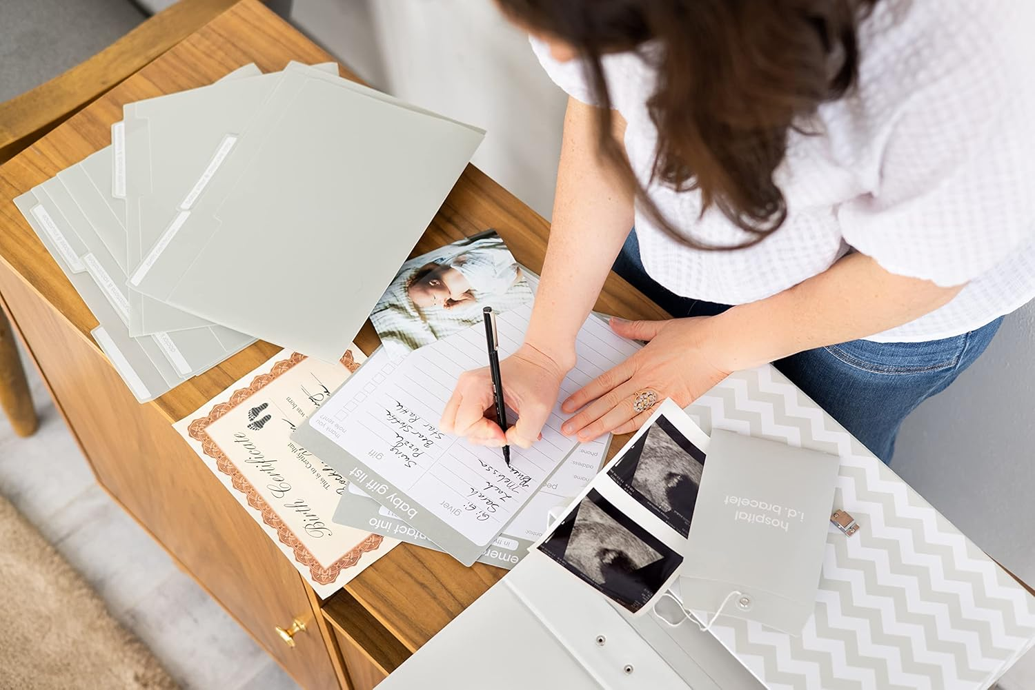 Pearhead Baby Document Organizer, Briefcase File Keeper to Store Baby'S Records, Makes Great Gift for New Parents or Addition to Baby Shower Registry, Gray Chevron, 1 Count (Pack of 1) image number 5