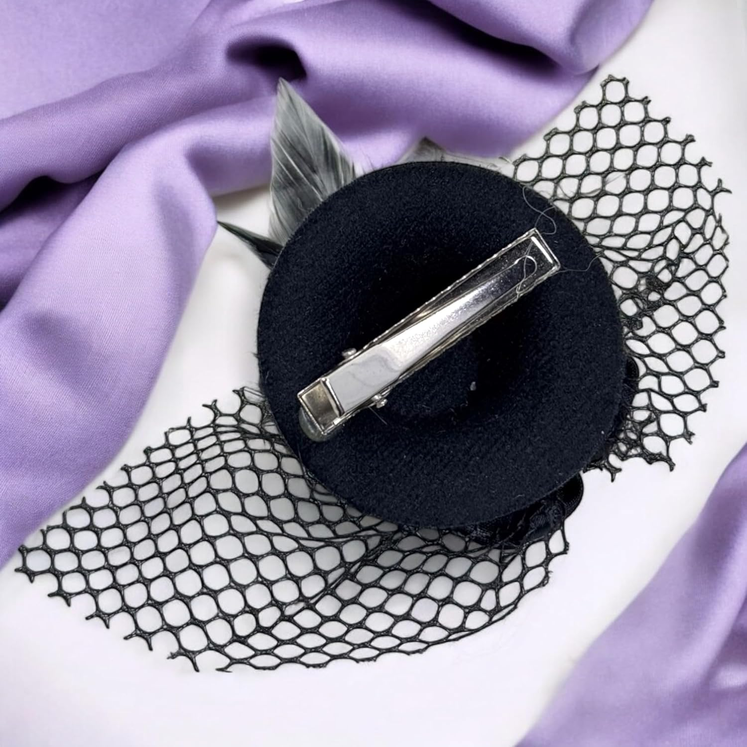 MIJOMA Mini Fascinator - Elegant Feather Tulle & Rose Hair Clip - Vintage Hair Accessories for Women - Gothic, Retro & Burlesque Style image number 5