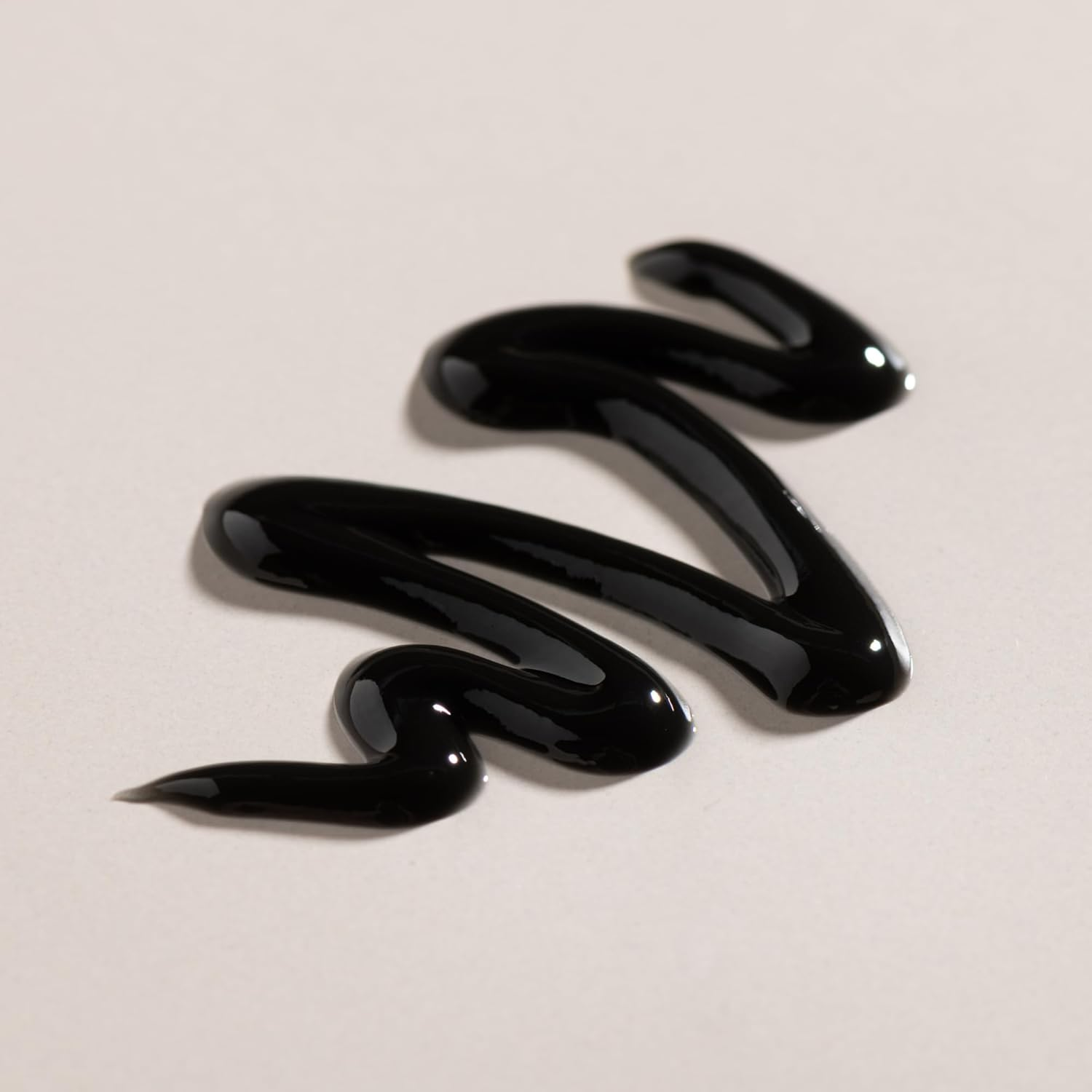 Ocean Road Black Hand Gift Pack &ndash; Exfoliating Volcanic Sand Hand Wash (400Ml) & Liquorice Extract Conditioning Cream (75Ml) &ndash; Luxurious Vegan Australian Made Care Set with Australian Rainforest Fruits and Spices Scent, Perfect for Pampering and Gifting image number 4