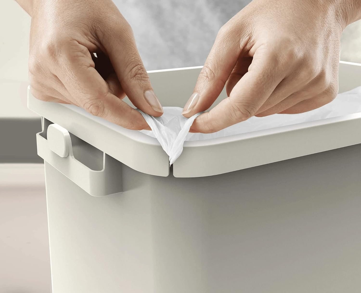 Joseph Joseph IW6 30L Custom-Fit Bin Liners (20 Pack) - Transparent image number 1