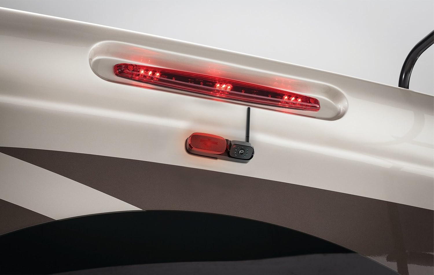 Furrion Vision S 7 Inch Wireless RV Backup System with 1 Rear Marker Light Camera, Infrared Night Vision and Wide Viewing Angle - FOS07TASR image number 3