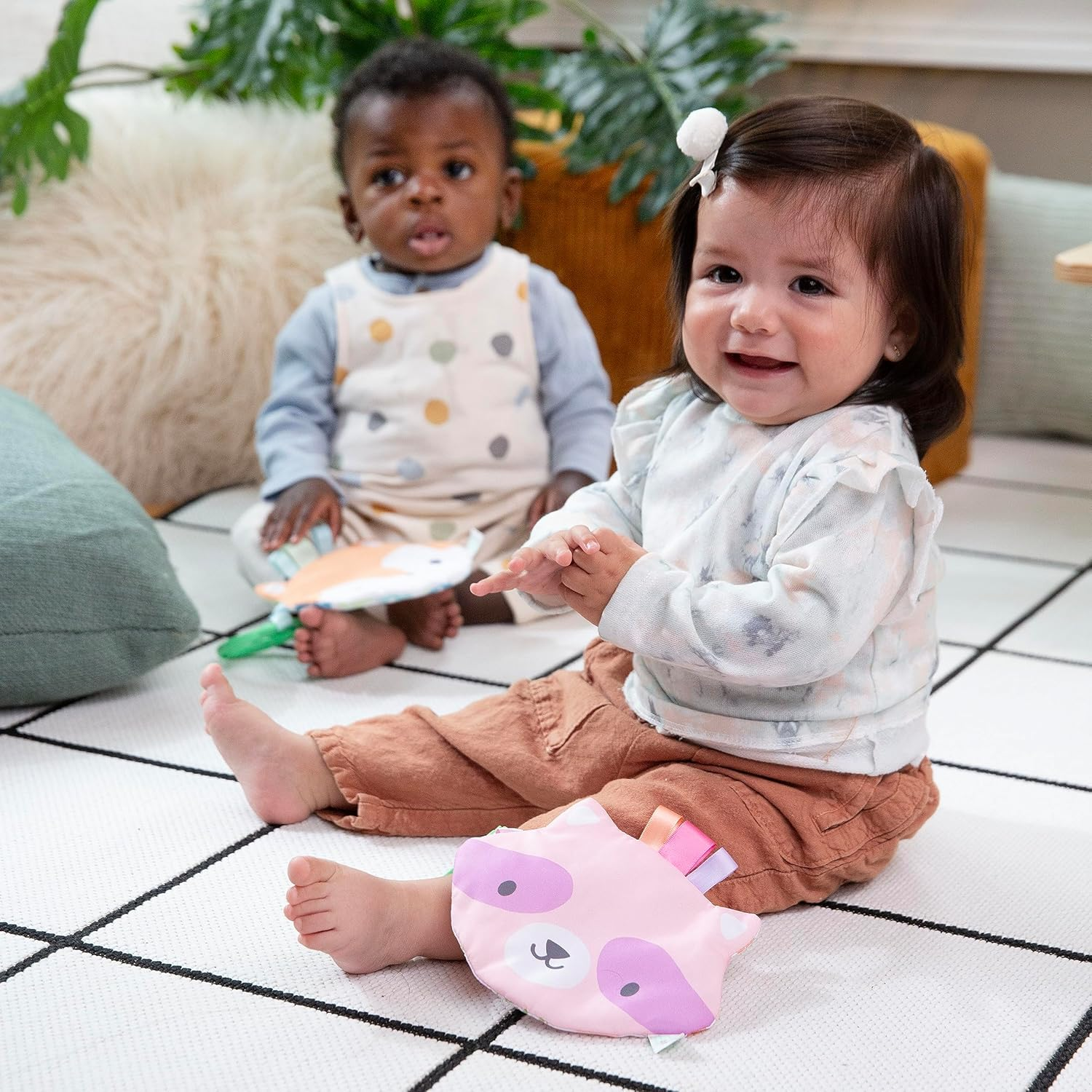 Ingenuity: Ity by Ingenuity Crinklet, Fox Crinkle Toy for Newborn and Up, Satin Ribbon Tags, C-Link Attachment, Unisex - Kitt - Kitt The Fox image number 5