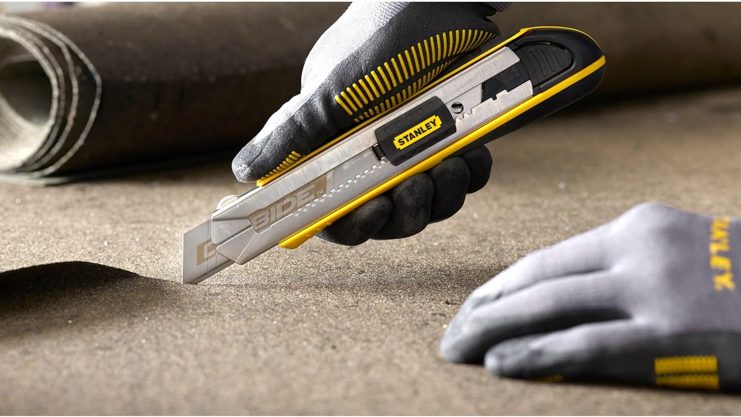 Stanley 0-10-481 Snap off Knife with Magazine, Silver/Yellow image number 1