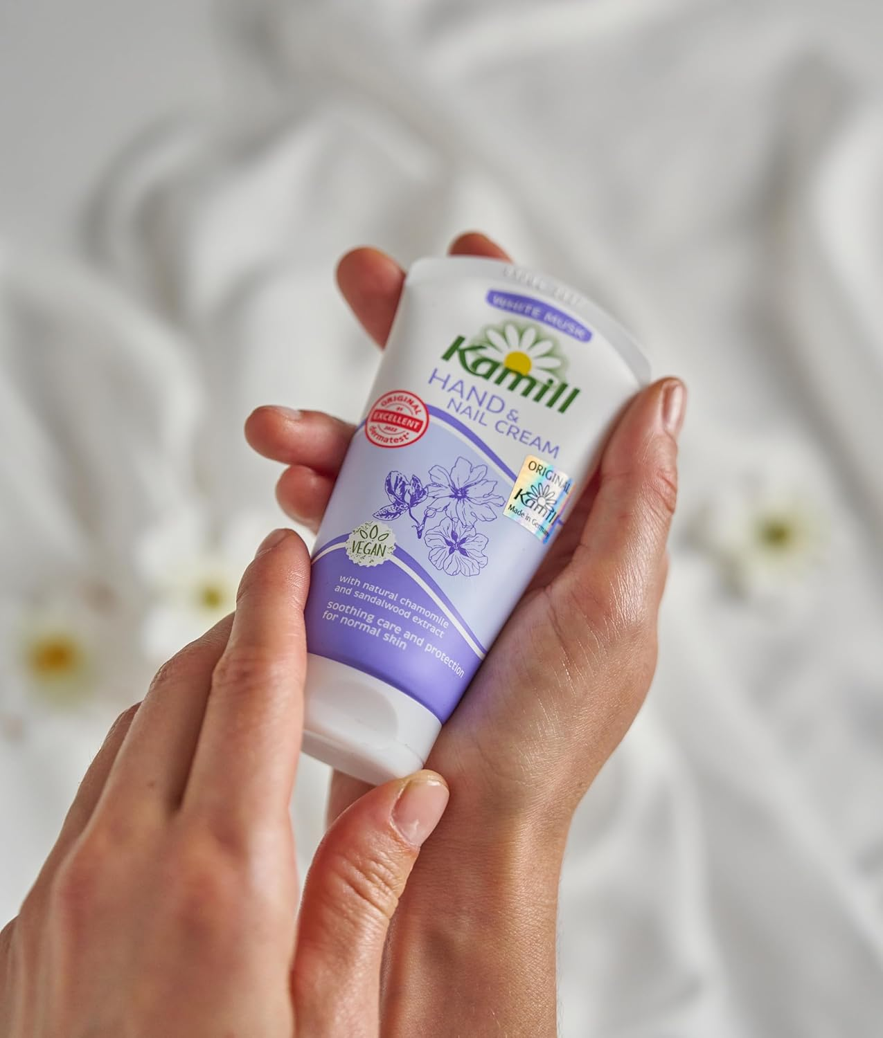 Kamill Hand & Nail Cream White Musk &ndash; Elegant Fragrance & Silky Moisture &ndash; Softening Hand Care &ndash; Fast Absorbing &ndash; Made in Germany &ndash; [75 Ml] image number 4