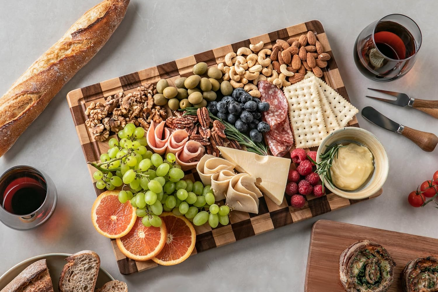 THETCHRY Cutting Boards for Kitchen, Design in USA Large Acacia Wood Chopping Board, Checkered Cutting Board with Juice Grooves & Handles, Butcher Block Serving Tray with Gift Box 16.5" X 11.6" X 0.8" image number 4