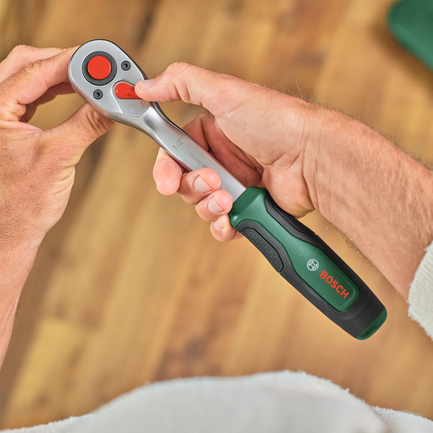 Bosch 1/4" + 1/2" Ratchet Set 57-Piece (Two Powerful Ratchets for Multiple DIY; 55X Accessories; High Torque; Lock Button; Direction Switch; Curved Neck; Softgrip; Carrying Case) image number 5