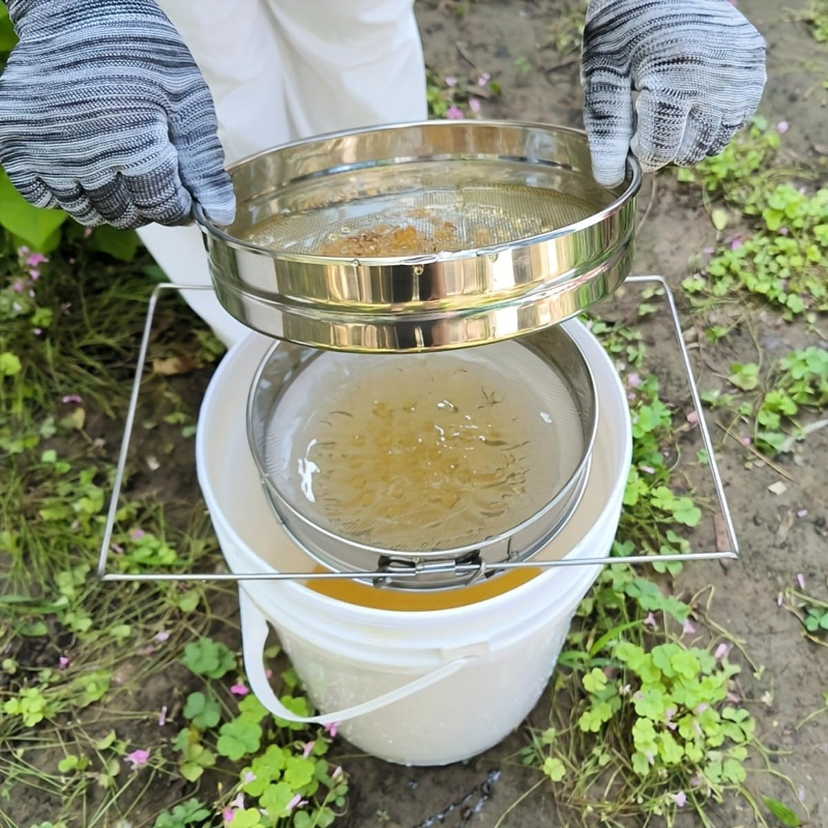 AIMALL Stainless Steel Honey Filter Double Layer Beekeeping Strainer with Coarse and Fine Mesh Screens, Adjustable Stand, 9.13In & 9.44In Diameter for Apiary Use image number 4