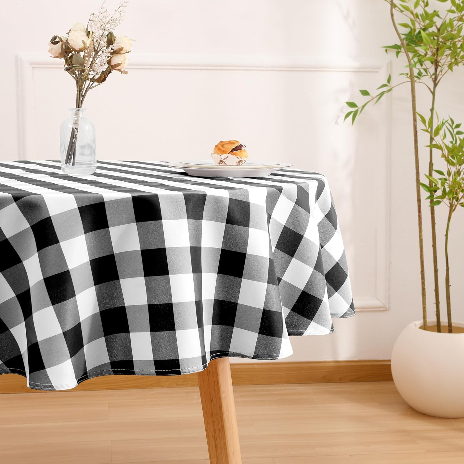 DWCN Checkered Tablecloth Rectangle - Waterproof & Wrinkle Resistant Washable Fabric Table Cover Checkered Table Cloth for Dining Table, Picnic and Party, 137 X 203Cm, Black and White