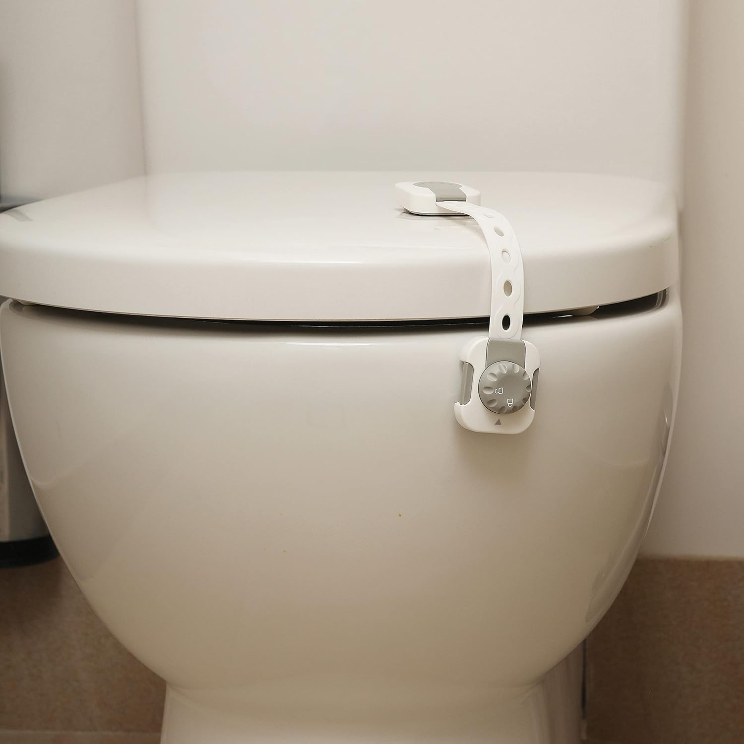 Dreambaby Twist 'N Lock Multipurpose Latch - Child Safety Locks - 6 Pack - Grey/White image number 1