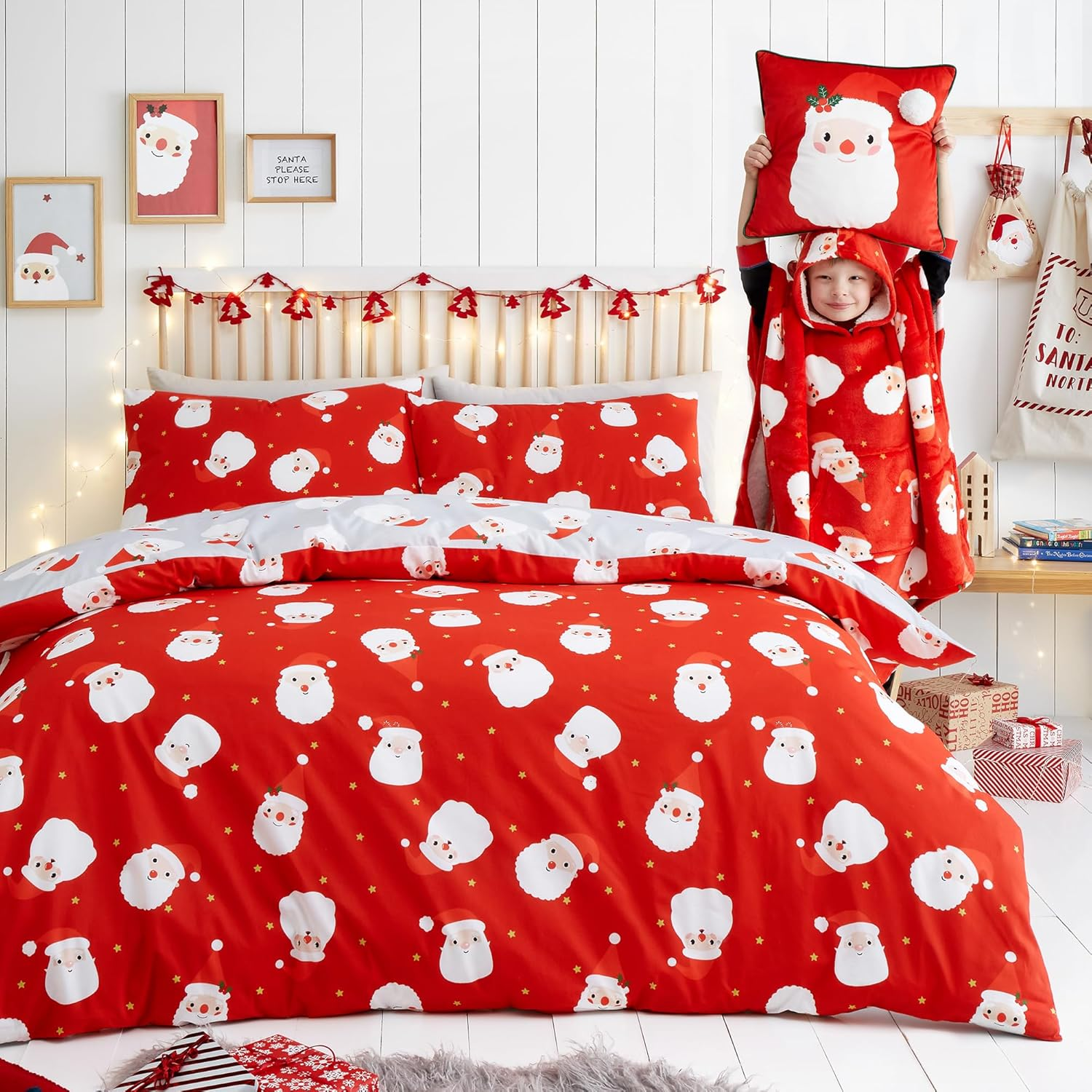 Fusion - Happy Santa Claus Duvet Cover - King Bedding Size (230 X 220Cm) - Reversible (2 Colours) 2X Pillowcases Included - Easy Care Red Christmas Bedding with Father Christmas - Christmas Decor