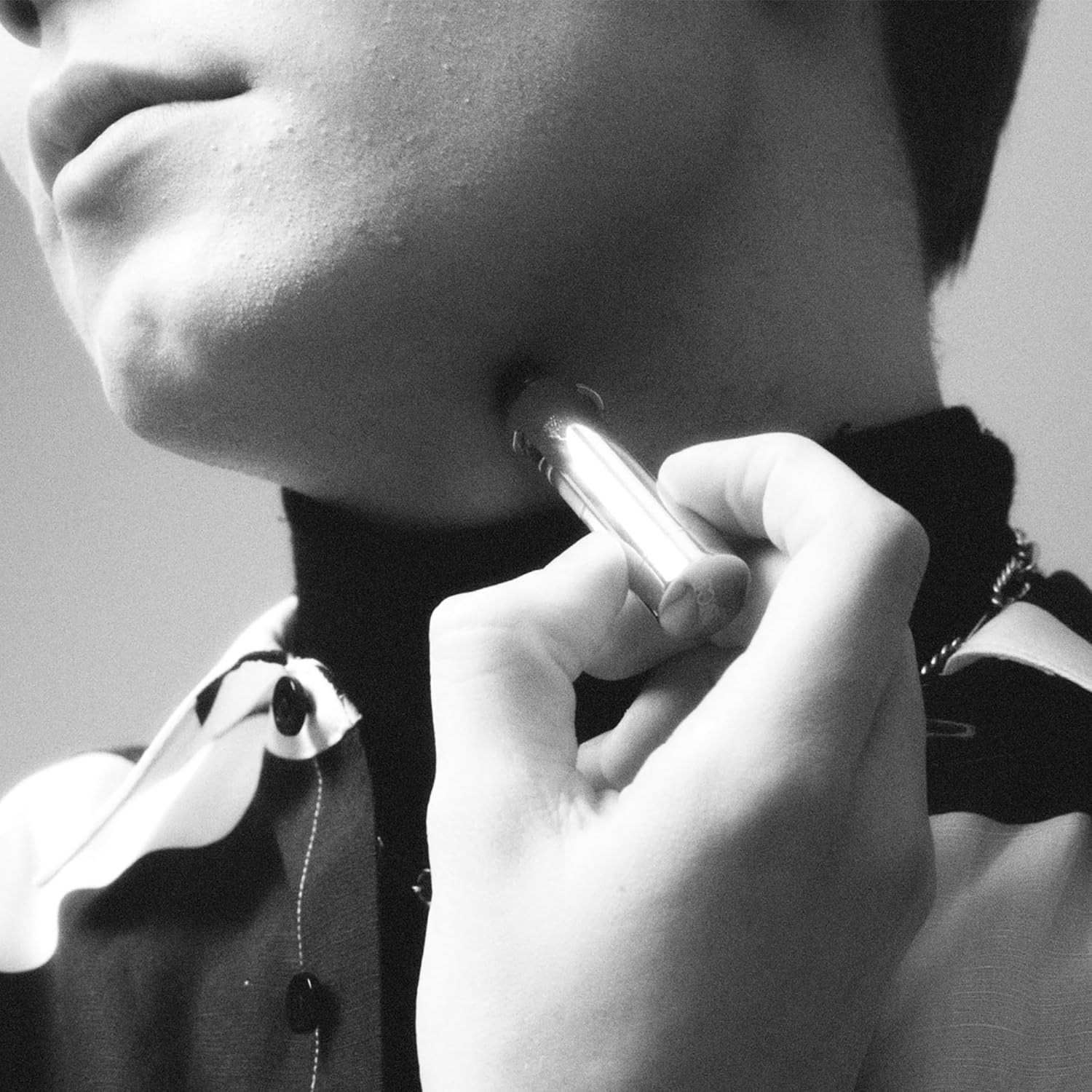 The Piece - Gold by NCP for Unisex - 3 Pc 2 X 4.9Ml Olfactive Facet -701 Leather and Vetiver EDP Roll On, Necklace image number 3