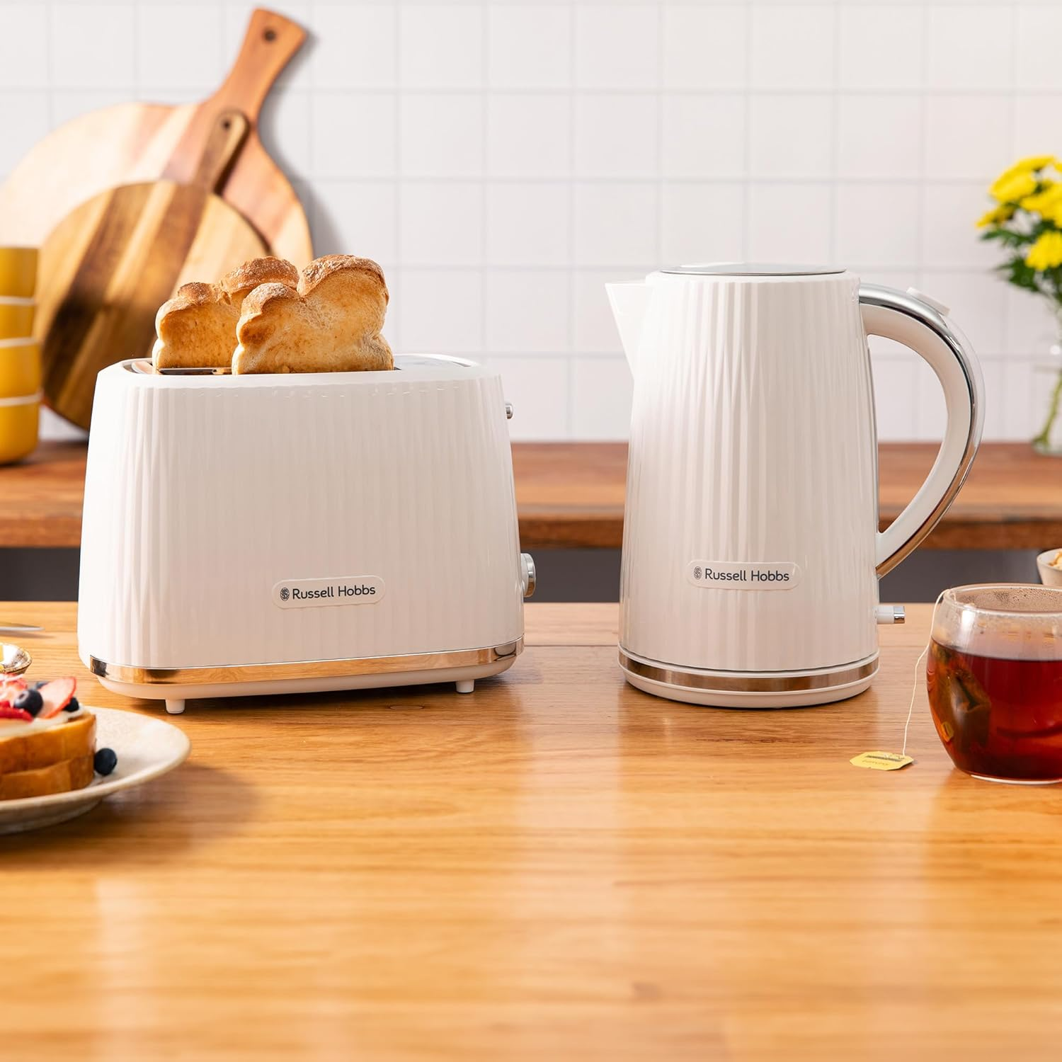 Russell Hobbs Eden 2 Slice Toaster, RHT2737WHT, Textured Design, High Lift, 6 Browning Settings, High Lift Feature, Crumb Tray, White image number 2