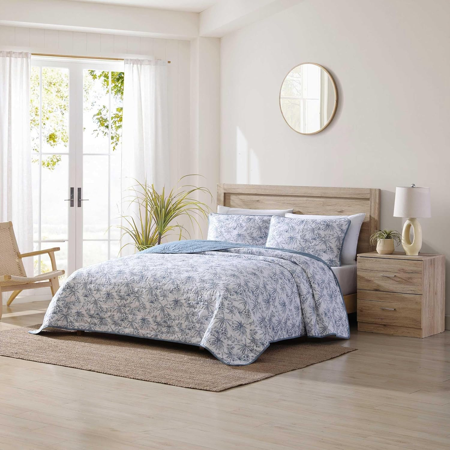 Tommy Bahama - Queen Quilt Set, Reversible Cotton Bedding with Matching Shams, Coastal Inspired Home Decor (Pen and Ink Palm Navy Blue, Queen) image number 3