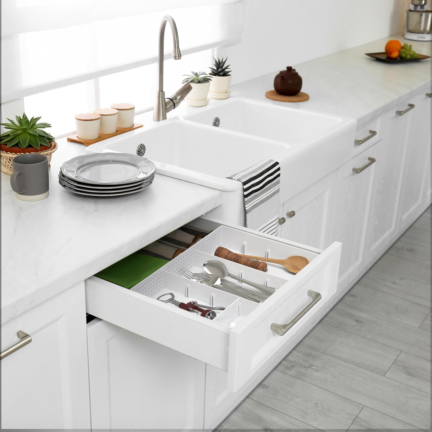 Simple Houseware Desk Drawer Organiser with 9 Adjustable Compartments, White image number 2