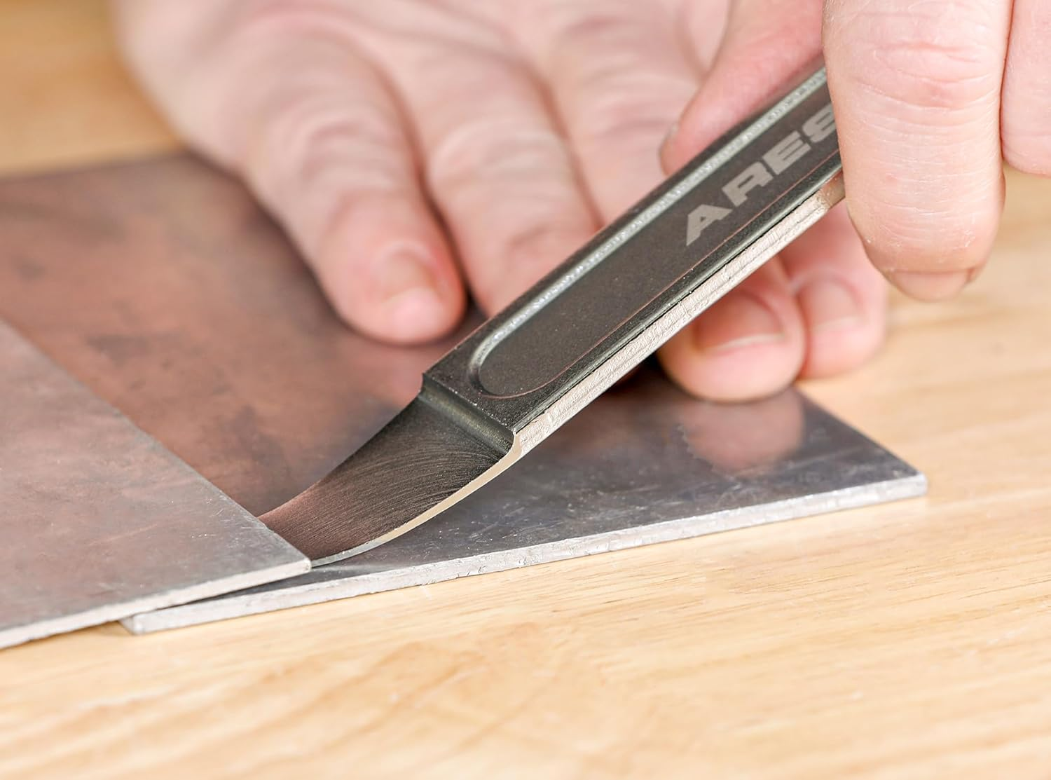 ARES 10091 &ndash; Compact Panel/Trim Wedge Metal Prybar Tool &ndash; Durable Prybar Easily Removes Trim, Paneling, Sheet Metal, Fasteners, and More &ndash; Compact Design for Use in Confined Spaces image number 3