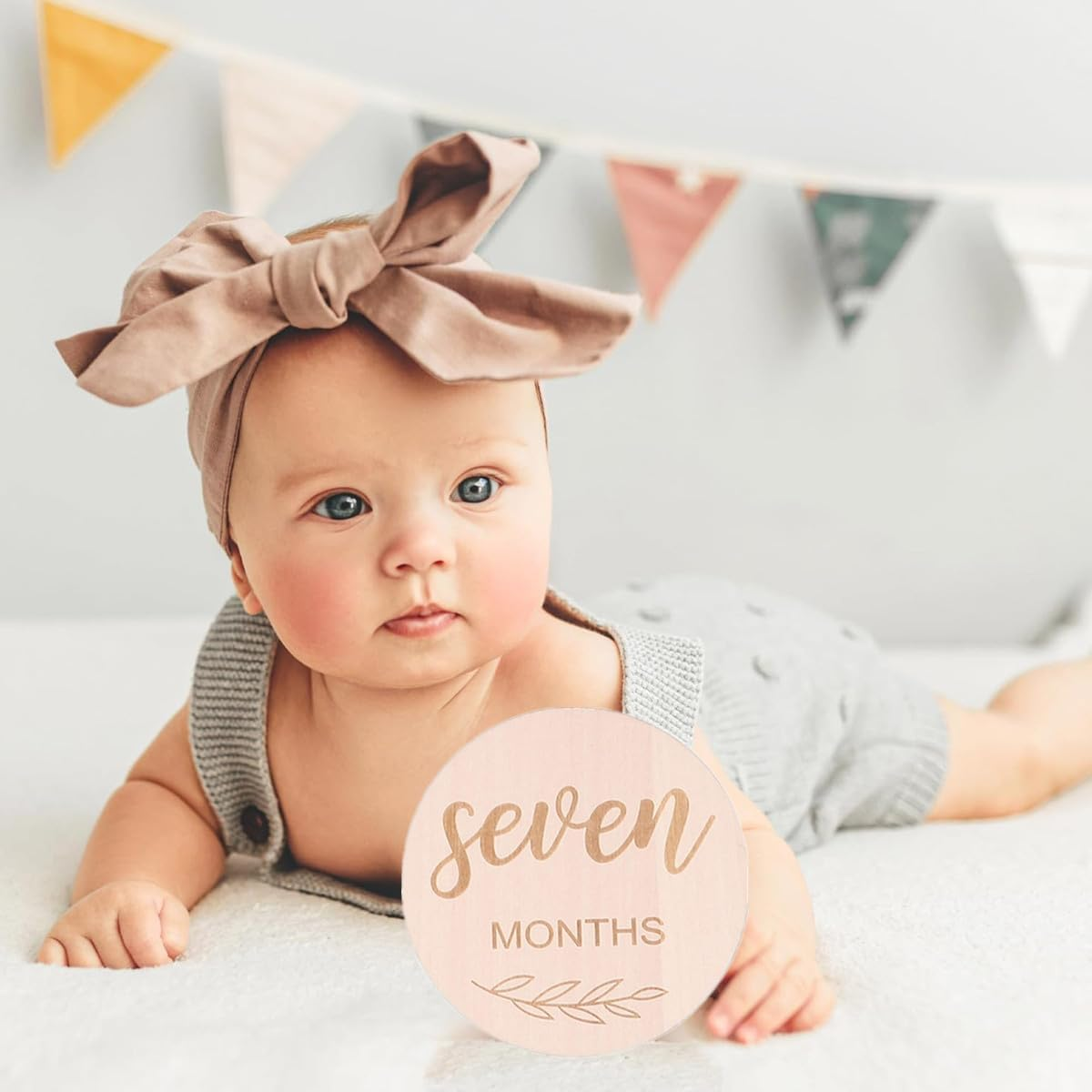 1 Set Newborn Boy/Girl Monthly Milestone Cards,Round Wooden Newborn Milestone Discs,For Monthly Growth Photo Props/Gift, Pregnancy Journey,Decoration Cards(12 Pcs,3.9In) image number 5