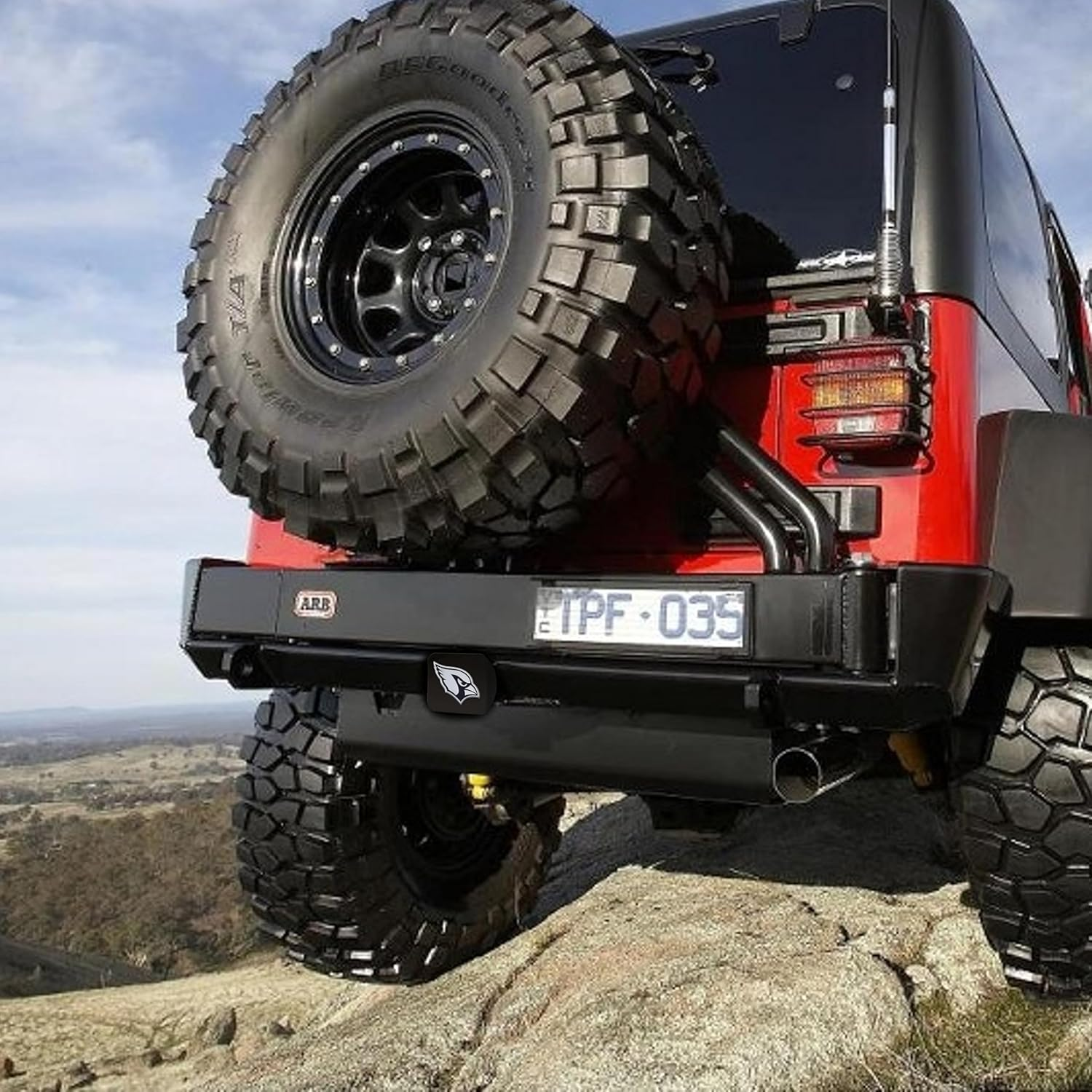 FANMATS 21486 Arizona Cardinals Black Metal Hitch Cover with Metal Chrome 3D Emblem image number 3