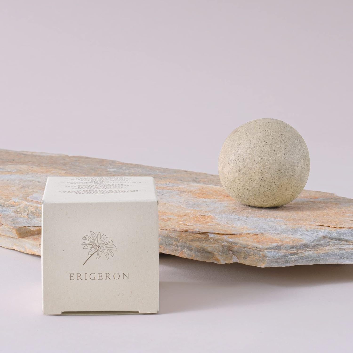 ERIGERON All-In-One Vegan Cruelty-Free All Natural Ingredients Handmade Heartleaf Green Shampoo Bar with Zero Waste Box Packaging image number 2