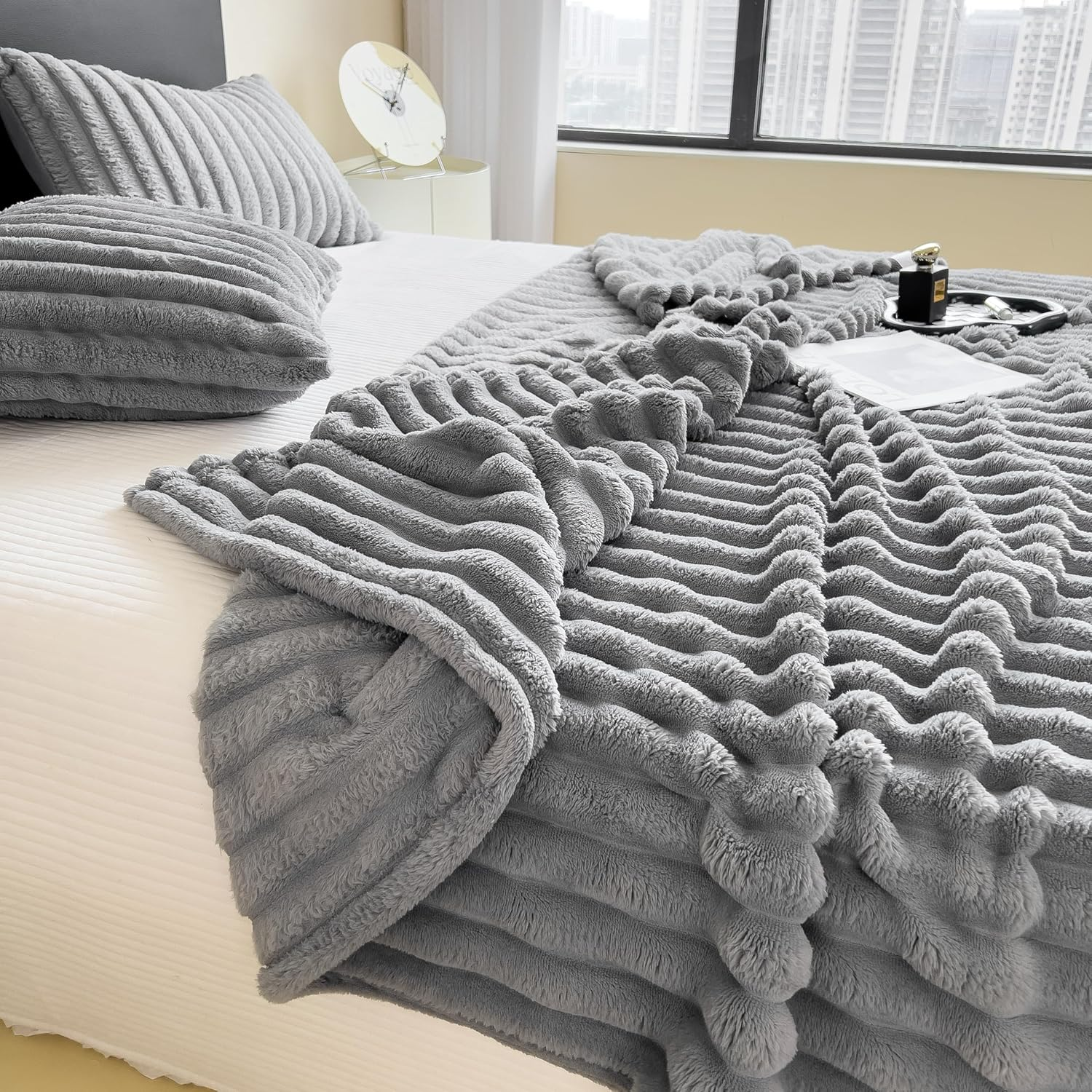 Flannel Blanket Super Soft Cozy Throw Blanket，Warm Lightweight Plush Fuzzy Cozy Soft Blankets and Throws for Sofa, Chair, Couch, Camping, Travel(Grey 200X230Cm) image number 5