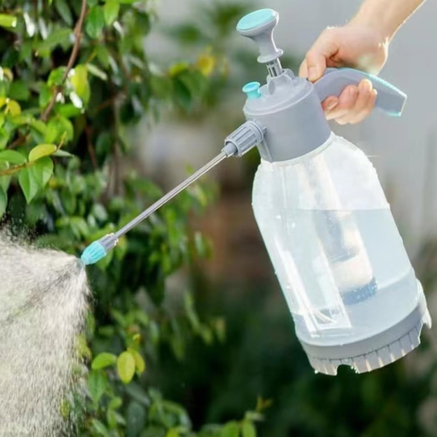 Garden Sprayer Bottle 2L Hand-Held Lawn Spray Bottle for Spraying Weeds Plants Sprayer Multifunctional Usage image number 2
