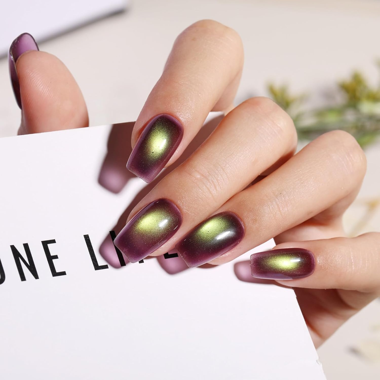 DANNEASY Cat Eye Magnet for Nails, 3 in 1 Cat Eye Nail Magnet Gel Magnetic Nail Polish Design Tool Multifunctional Manicure Tools for DIY Home & Salon - Gold