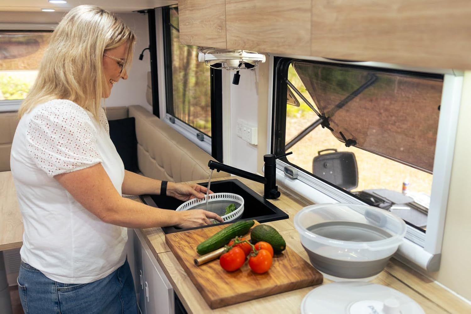 Popup Essentials Salad Spinner - Space Saving for Your Kitchen, Caravan or Camping Kit. image number 4