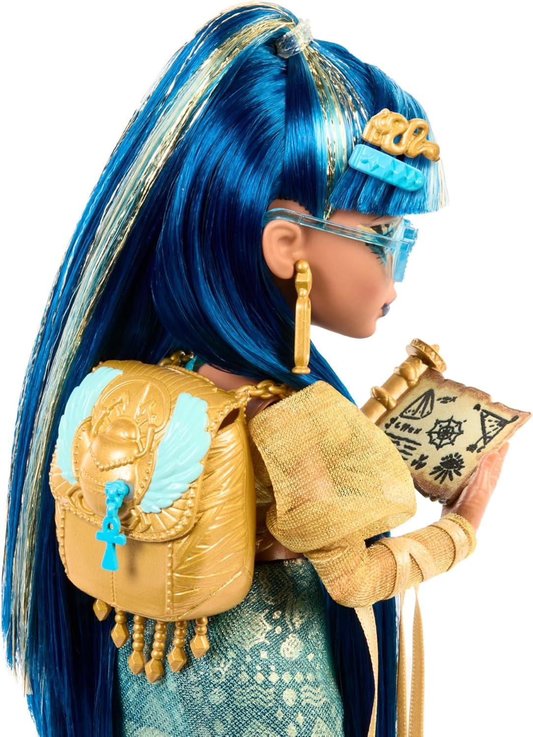 Monster High Cleo De Nile Doll in Golden Blouse and Layered Skirt, Includes Pet Cobra Hissette and Accessories like a Backpack, Snack and Scroll