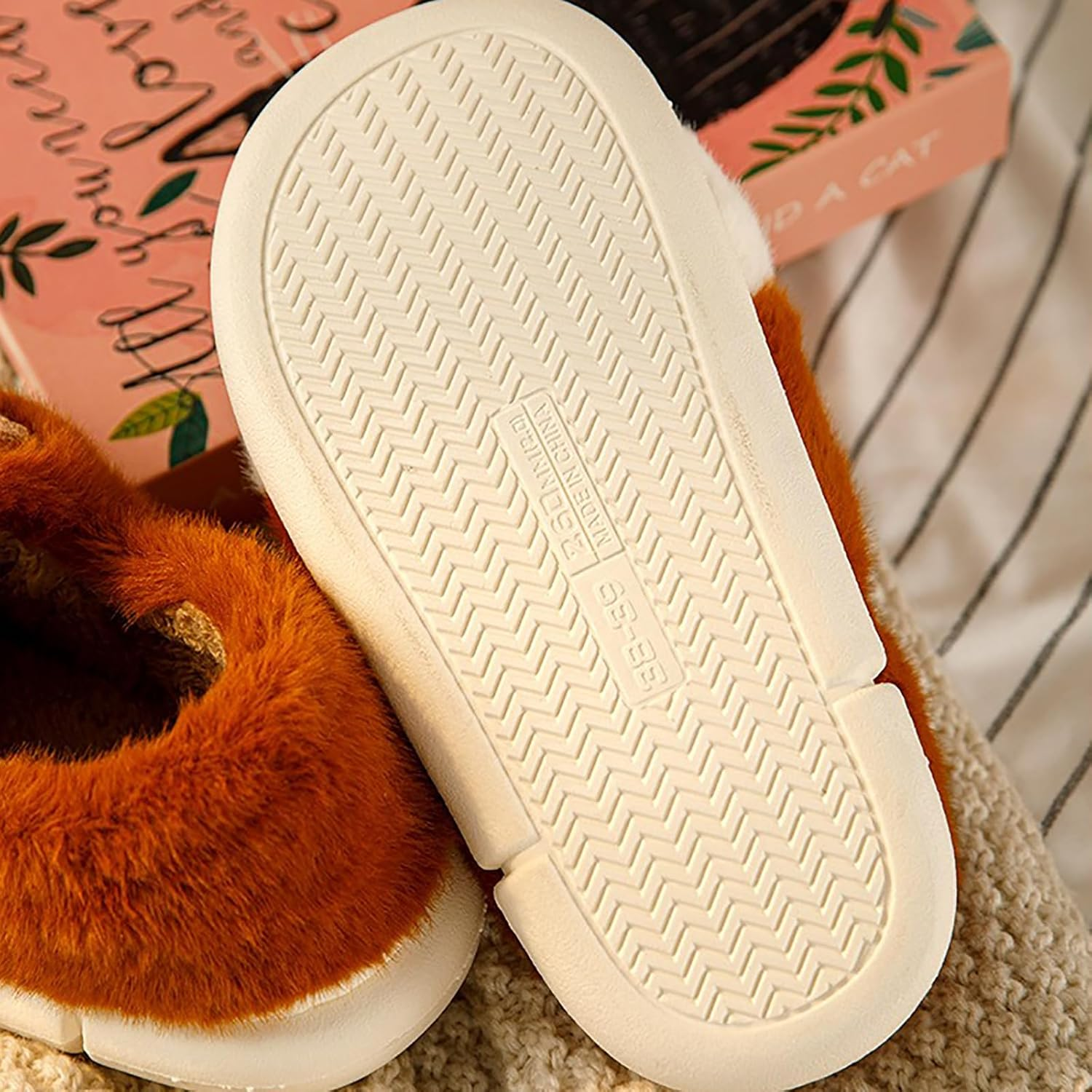 Plush Cat Paw Slippers，Non-Slip Soles, Cozy and Cute Slippers image number 6