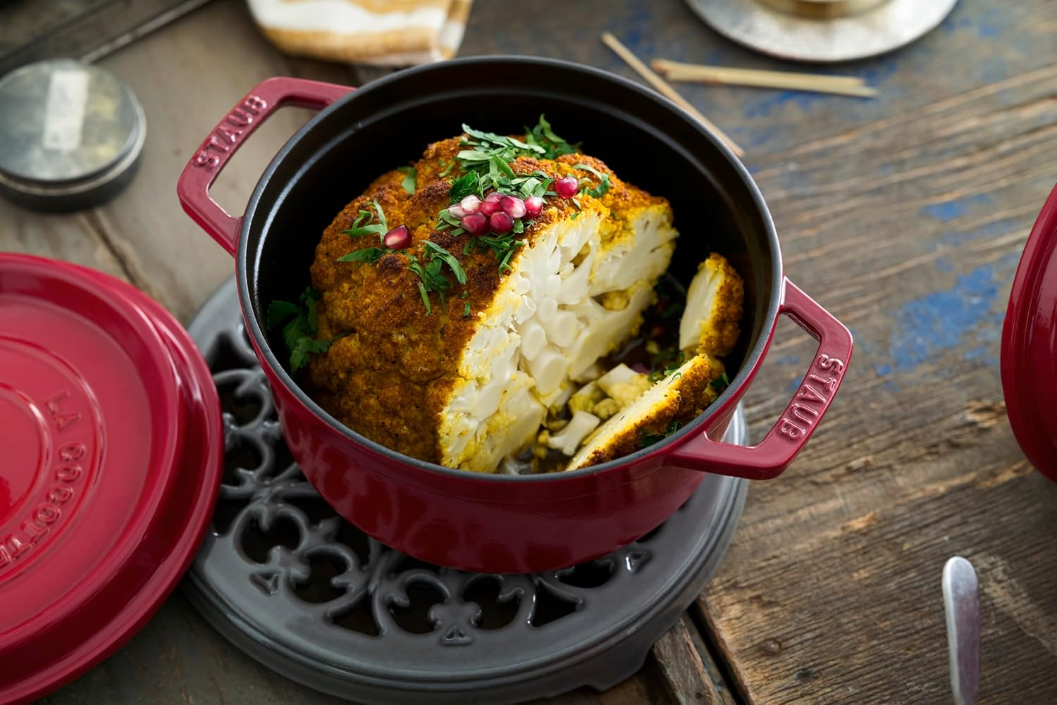 Staub round Cocotte, 18 Centimeters, Cherry Red image number 4