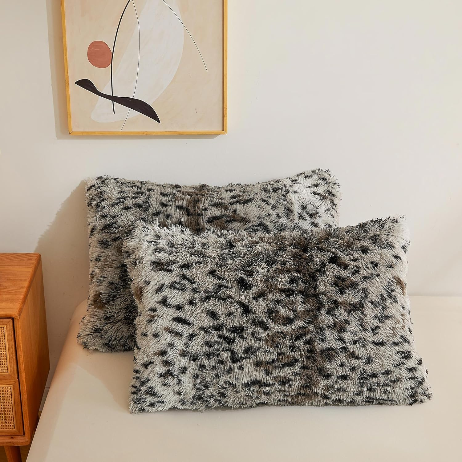 LIFEREVO Cheetah Print Faux Fur Duvet Cover Fluffy Bedding Set, 3 Pieces Soft Plush Fuzzy Comforter Cover Set(1 Shaggy Comforter Cover+2 Furry Pillowcases), Zipper Closure(Queen, Leopard Print Grey)
