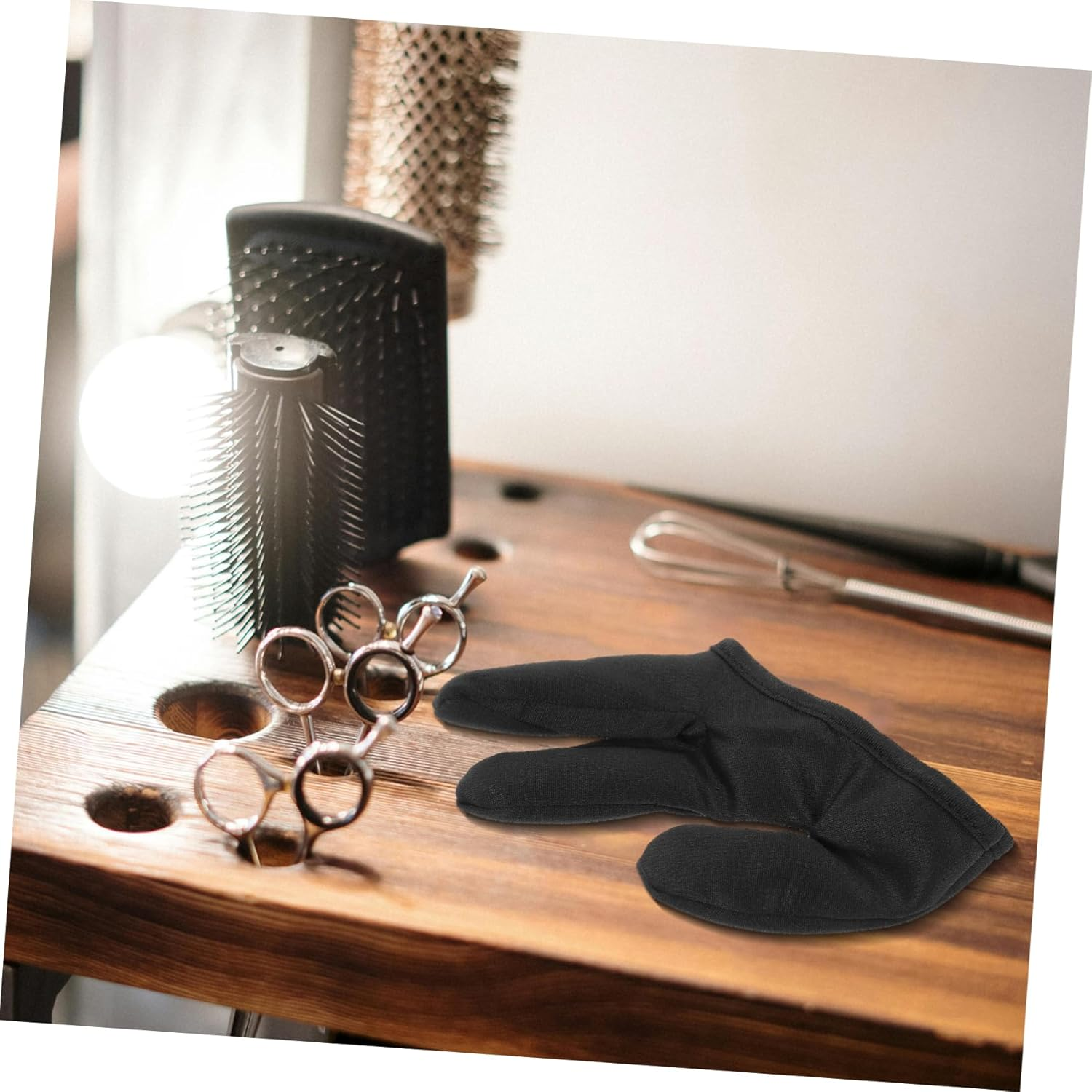 CIYODO Black Heat Resistant Three Finger Gloves for Curling Wand and Hair Straighteners Thermal Protection for Hair Styling Salons and Barbershops Durable and Flexible Design