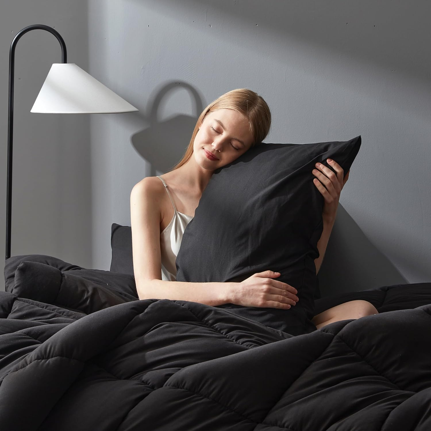 DOWNCOOL Queen Comforter Set -All Seasons Bedding Comforters & Sets with 2 Pillow Cases-3 Pieces Bed Set Queen down Alternative Comforter Set -Black Bedding Comforter Sets Queen (88X90 Inches) image number 5