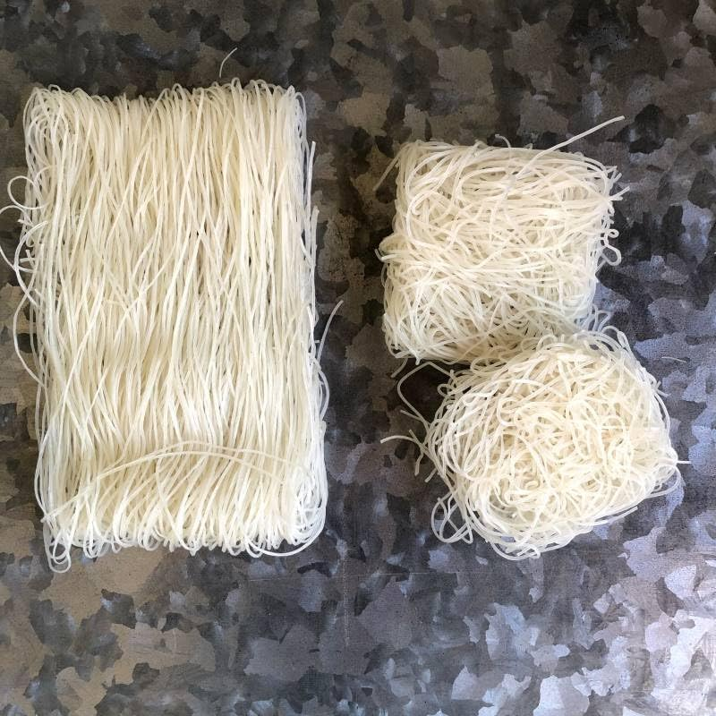 Golden Choice Bun Tuoi Vermicelli Noodles | Authentic Asian Food Made with Natural Ingredients | Perfect for Soups and Stir Fry Dishes | 400G Packet