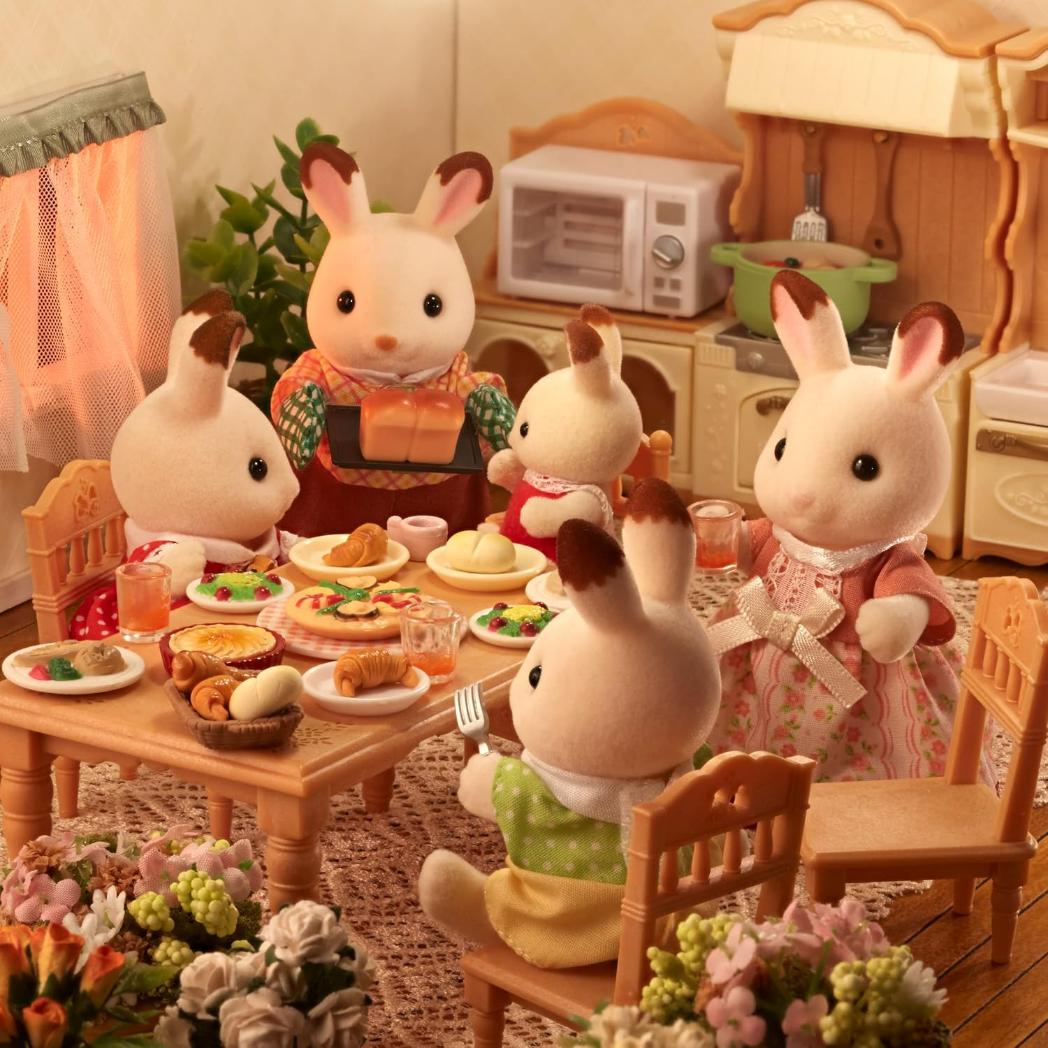 Sylvanian Families 5655 Chocolate Rabbit Family - Dollhouse Playset image number 2