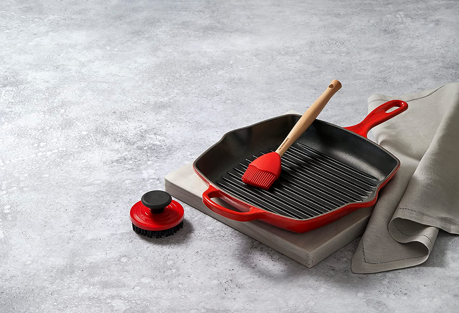 Le Creuset GB100-67 Nylon Cleaning Brush - Cerise, 3.25" image number 2