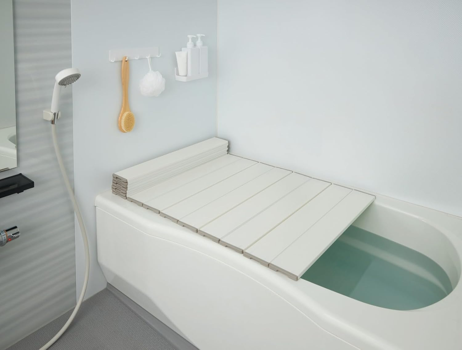 Mie Sangyo Foldable Compact Bath Lid, Product Size (Approx.) 27.6 X 56.5 Inches (70 X 141.8 Cm), White (Main Body) Stain Resistant (Soft), Ag, Antibacterial Treatment, Mildew Resistant image number 3