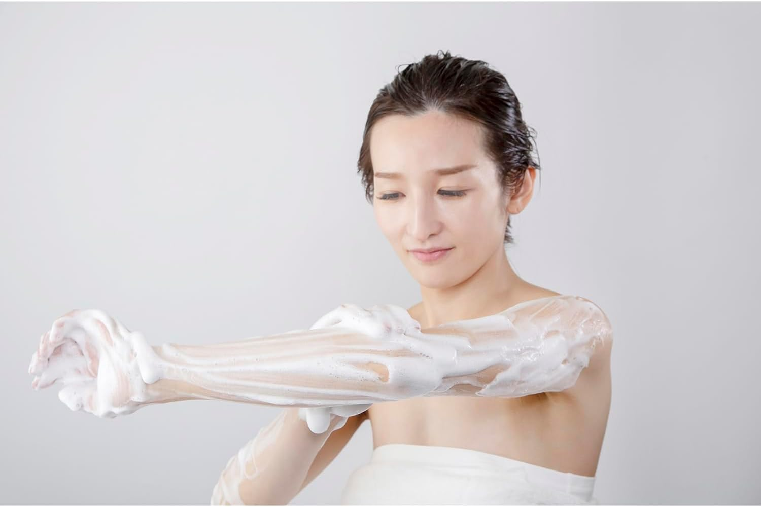 Kumano Oil & Fat Commercial Clear Crit Body Soap, 1.6 Gal (4 L) image number 2