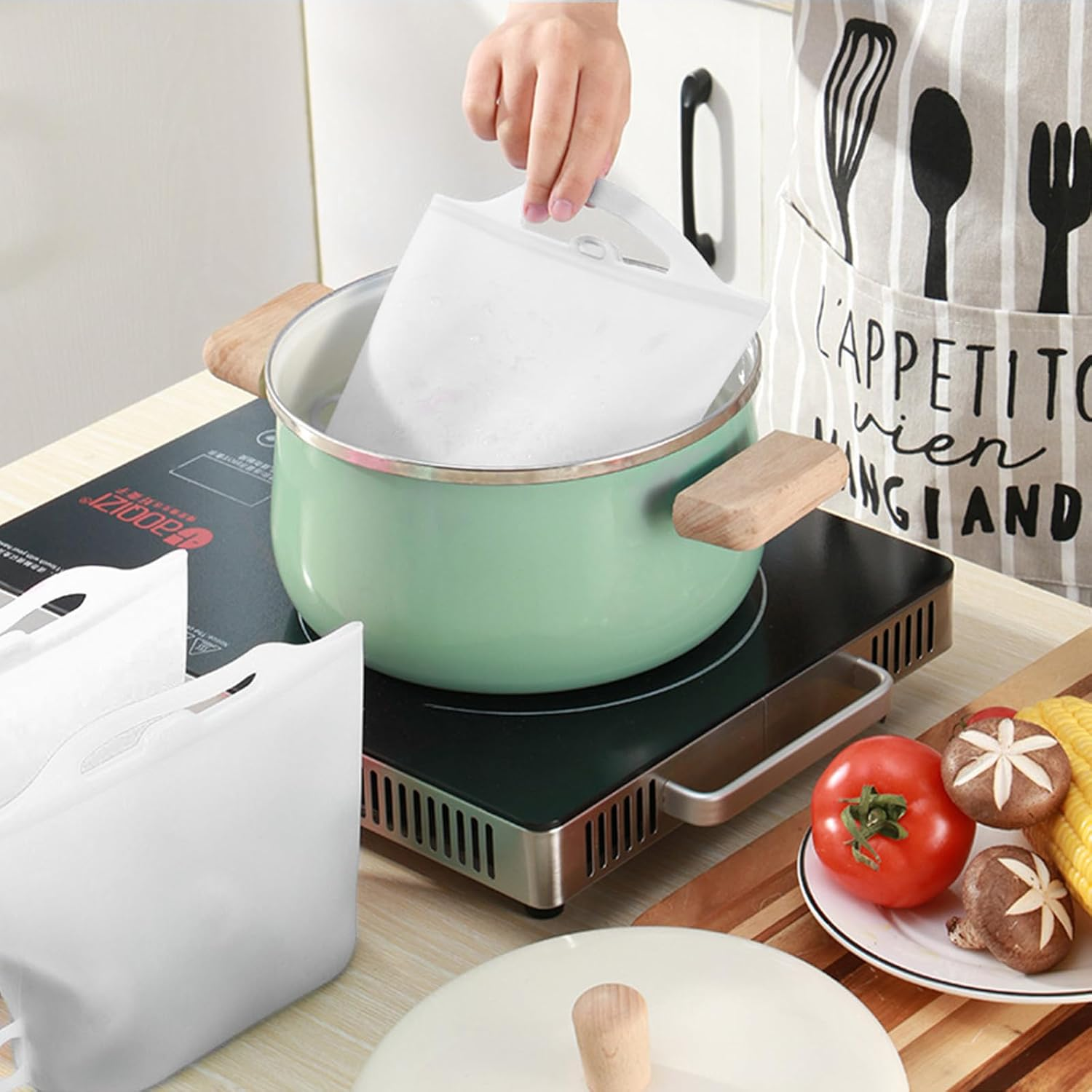 Silicone Microwave Steam Steriliser Bags, 1200ML Reusable Microwave Steam Sterilizer Bags，For Home and Travel Baby Bottles, Breast Pump Parts & Other Toddler Accessories Use （2 Pcs） image number 4