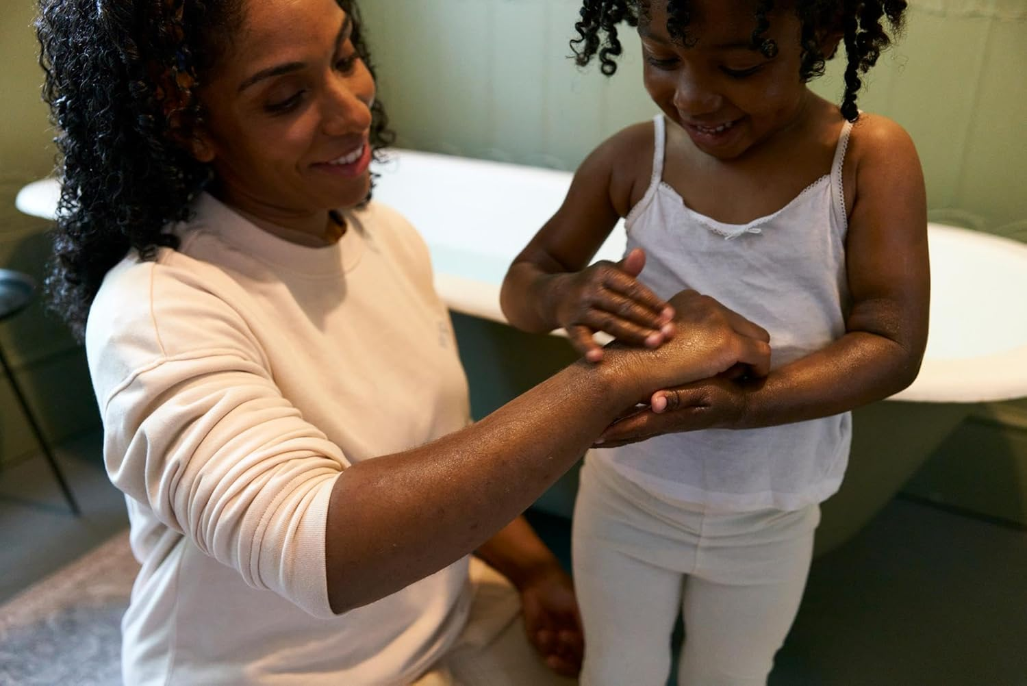 Epaderm Junior Ointment for Eczema, Psoriasis and Dry Skin, 125G Tub | 3-In-1 Emollient Formulated with Clinically Proven Ingredients | Free from Fragrance, Colour, Steroids, Sodium Lauryl Sulphate (SLS) | Suitable for All Ages, Including Babies image number 2