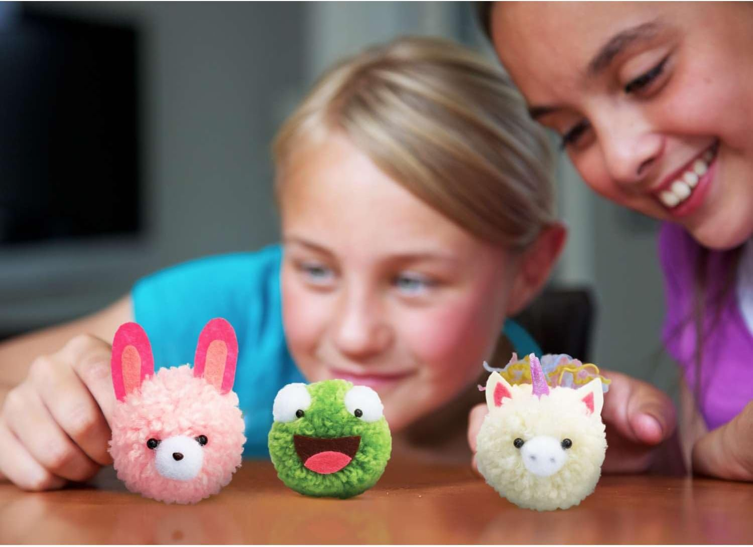 4M - Kidzmaker - Make Your Own Pom Pom image number 5