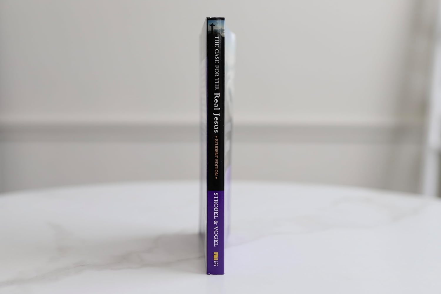 The Case for the Real Jesus Student Edition: a Journalist Investigates Current Challenges to Christianity image number 3