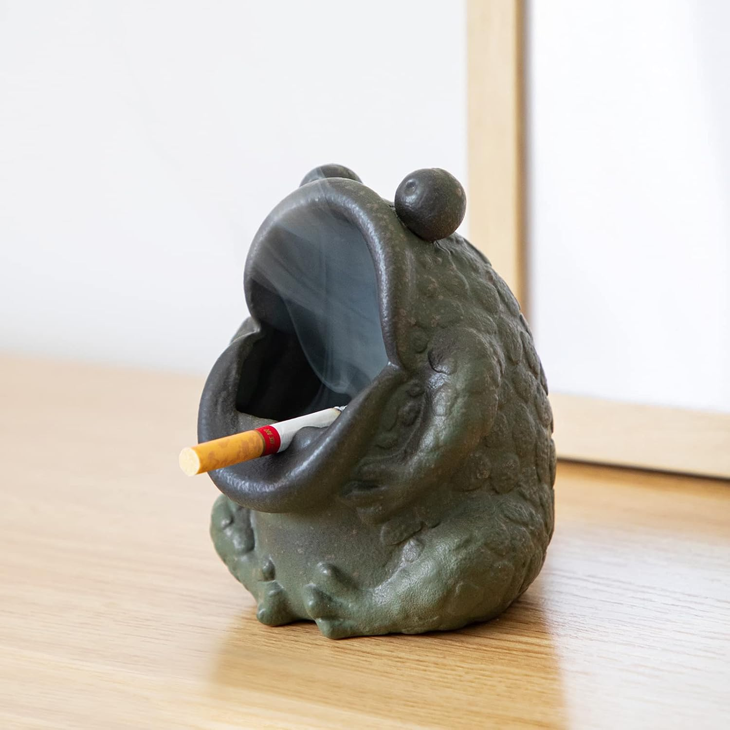 HEER Ceramic Ashtray for Cigarettes, Cute Funny Toad Frog Shape Ash Tray Set for Indoor Outdoor, Windproof Desktop Smoking Ash Holder for Smokers, Vintage Cool Home Office Decoration.
