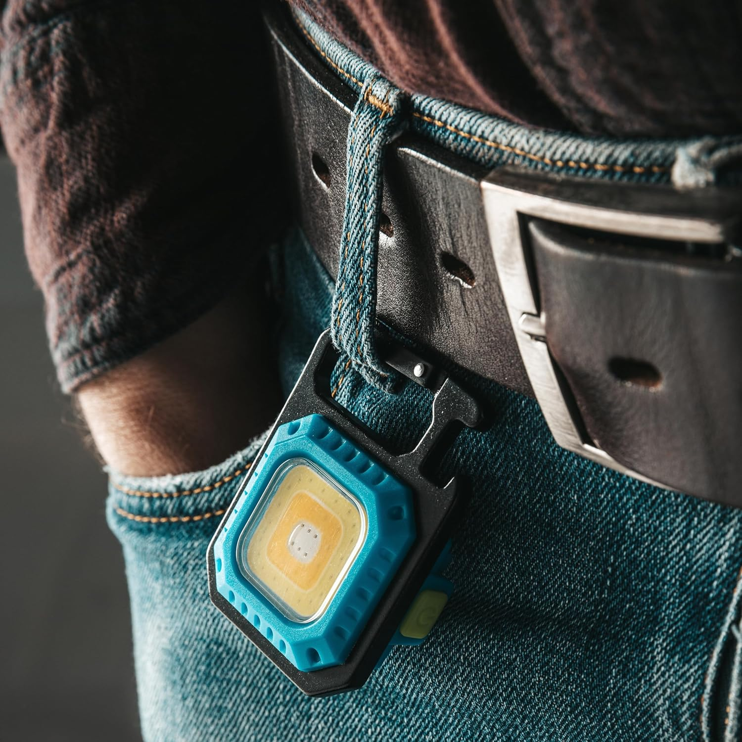 H&ouml;gert Technik Rechargeable Mini LED Flashlight 580LM with 7 Light Modes, USB-C, Magnetic Base, Carabiner, Bottle Opener and 500Mah Battery for Work, Outdoor, Camping image number 2