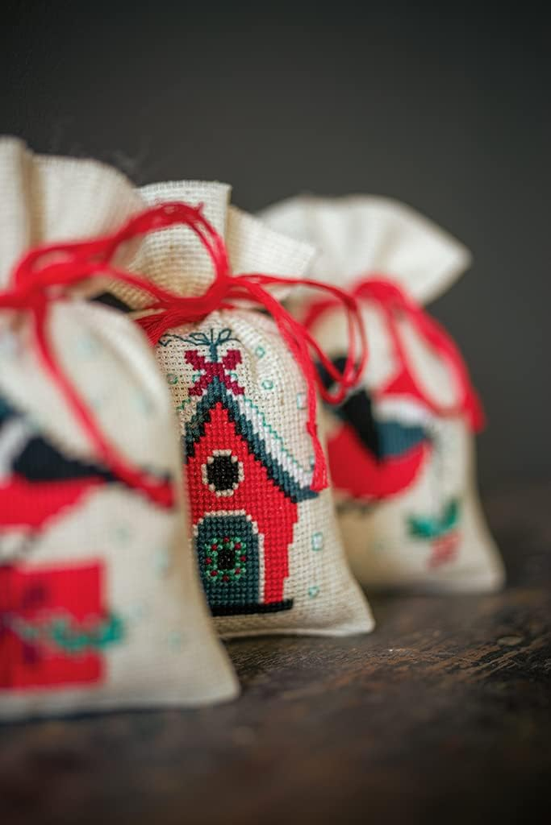 Vervaco Embroidery Kit, Christmas Bird and House (18 Count), 8X12Cm