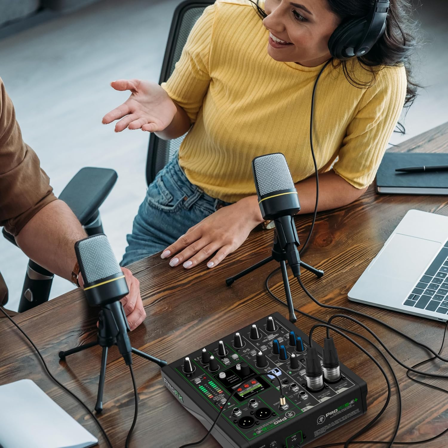 Mackie Profx6V3+ 6-Channel Analogue Mixer for Studio Quality Recording and Live Streaming with Improved FX, USB Recording Modes and Bluetooth&reg; Black image number 4