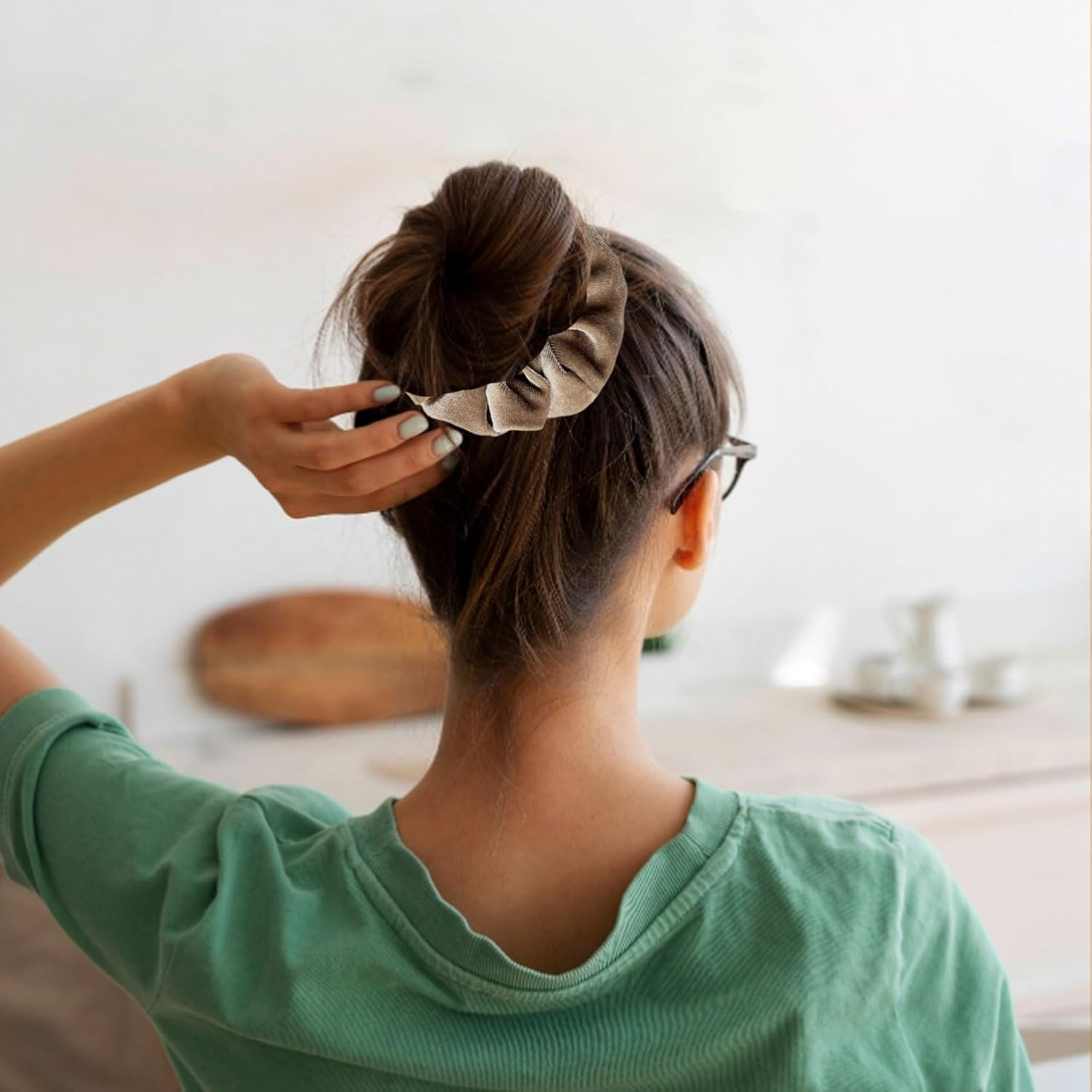 Xanthelle Hair Scrunchie with Zip, Travel Gadget & Holiday Must Have for Women, Velvet Scrunchie with Secret Compartment as Money Hiding Place for Beach & Valuables image number 6