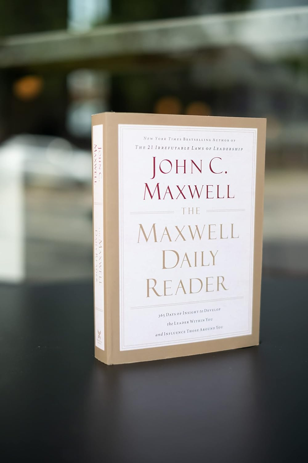 The Maxwell Daily Reader: 365 Days of Insight to Develop the Leader within You and Influence Those around You image number 4
