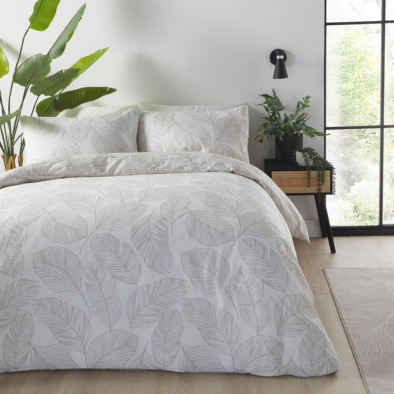 Fusion Natural Leaf Duvet Cover - Double Bedding Size (200 X 200Cm) - Reversible Design (White Colours) - Linen Leaves Print - Matteo Collection