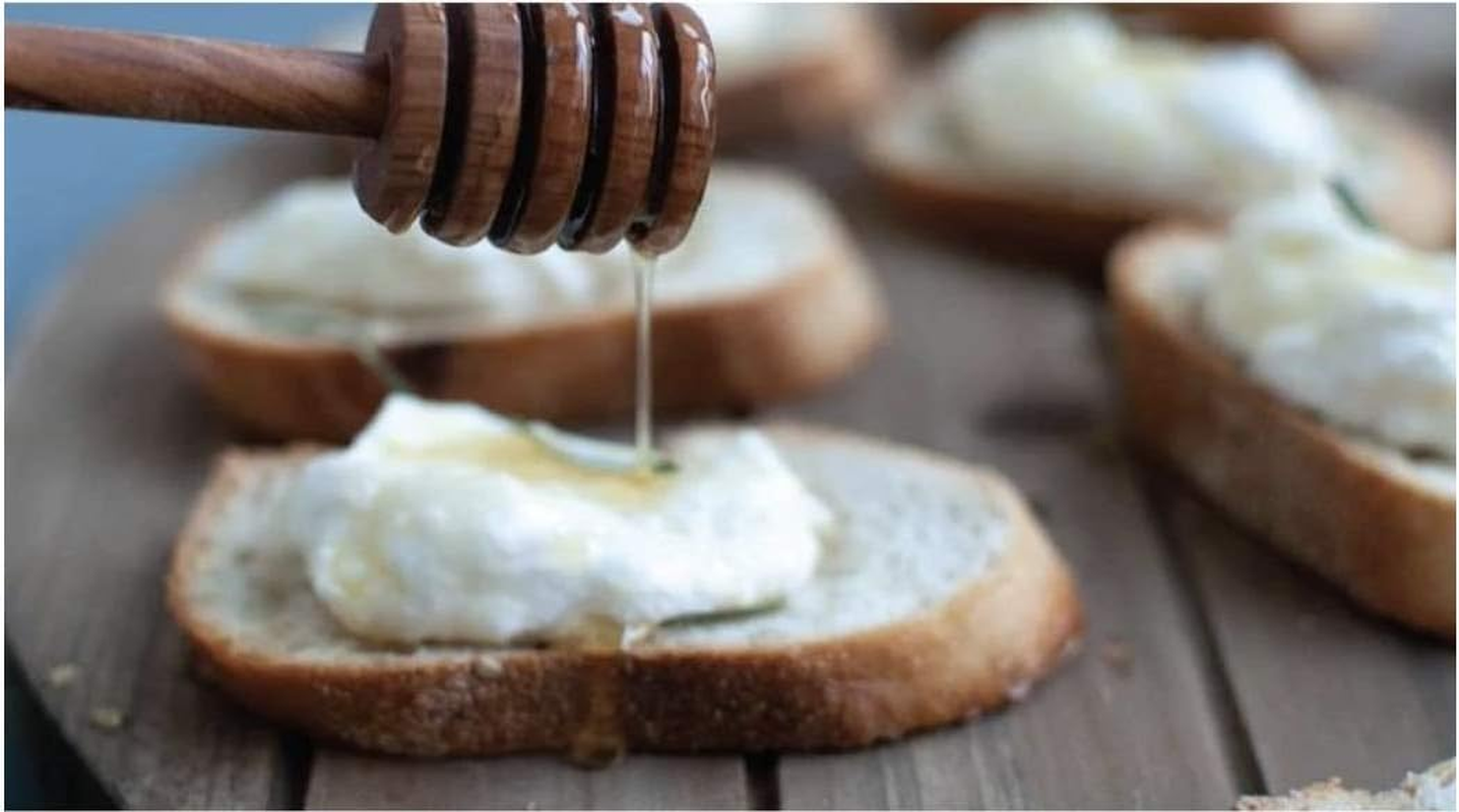 Superior Acacia Honey with Dried Summer Truffle 100% Pure [Vitamins,Organic Acids, Gluten- Free, Sweetener, Energy Booster, Squeeze Bottle] Miel Trufas Net Weight: 8.81Oz/250Gr - by Tita Italian image number 1